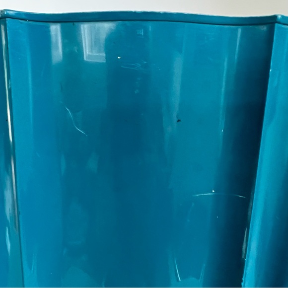 VINTAGE 1950’s turquoise blue scalloped edge plastic trashcan waste basket - Picture 8 of 8